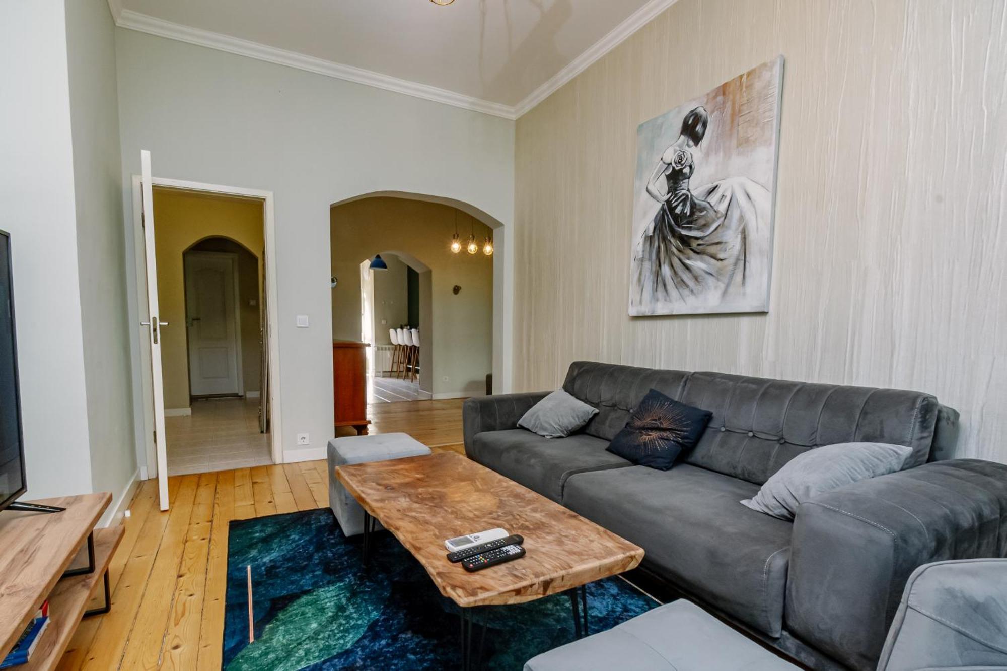 Apartment 5 Seconds Away From The Main Street, Free Secured Parking Sofia